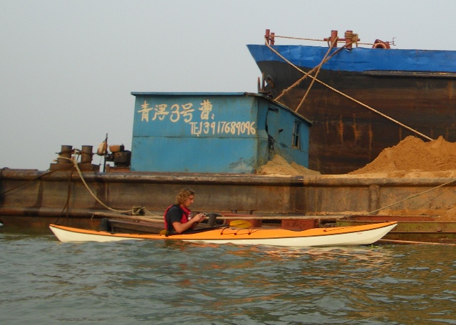Huang Pu River chine, Whisky18 kayak with sand barge